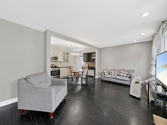 4th image of 2927 N 75th Ct