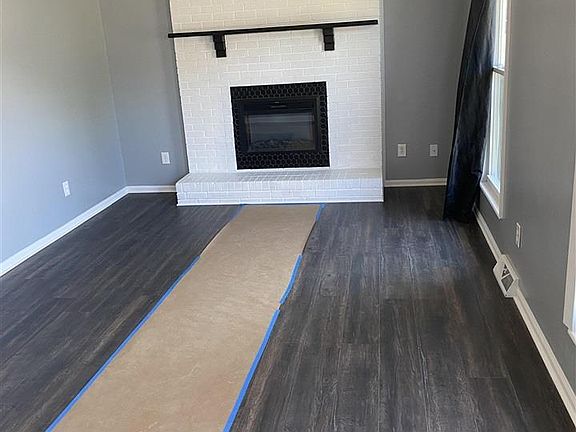 4th image of 105 Foxglove Cir