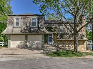 543 NW North Shore Dr, Lake Waukomis, MO 64151