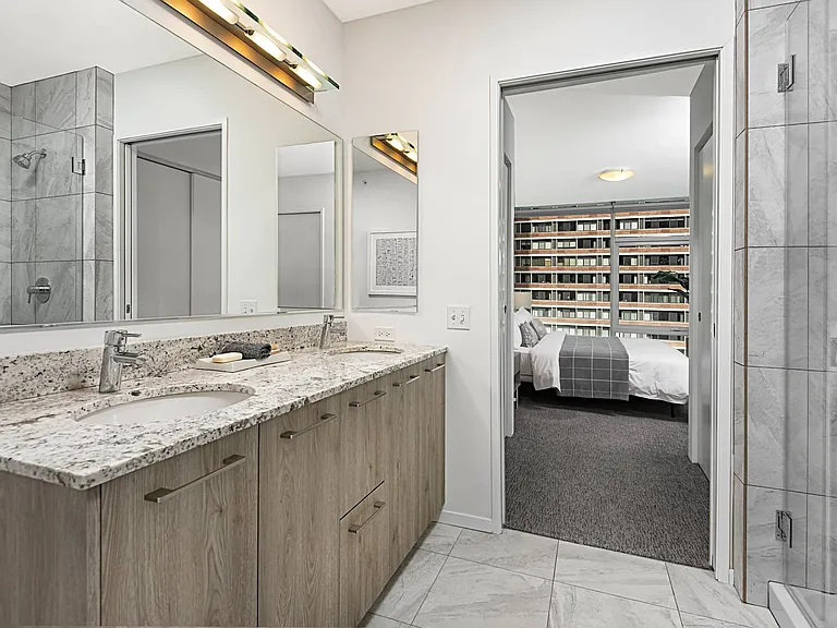 221 E Grand Ave #3 — Photo 6
