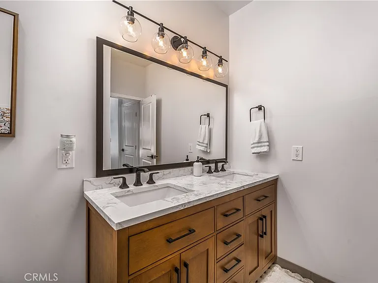 21327 Providencia St — Photo 42