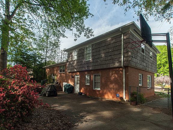 4th image of 213 Sheffield Dr