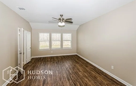 9200 Hawthorne Dr — Photo 5