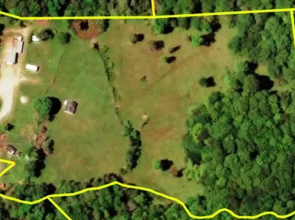 86 County Rd, Becket, MA 01223