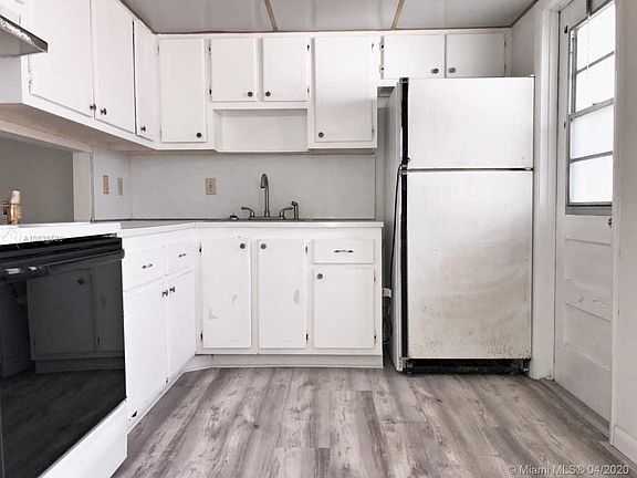4th image of 604 NE 2nd St APT 127