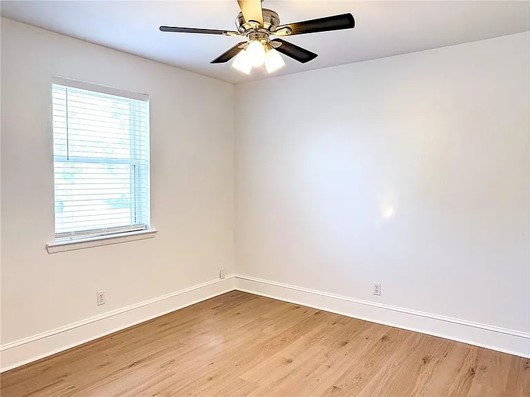 868 Martin Behrman Ave #8 — Photo 6