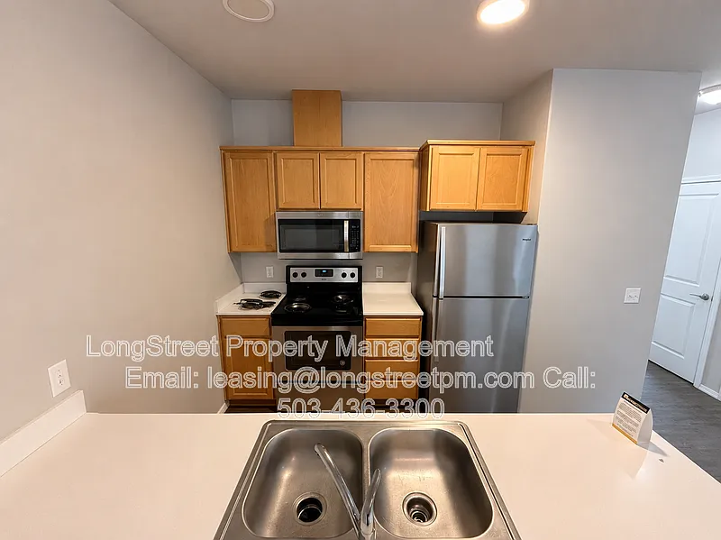 2 bed, 1.0 bath, 733 sqft, $1,495 — Photo 3