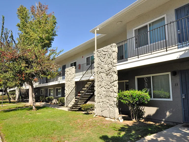 Vista Capri Apartments in Kearny Mesa — Photo 15