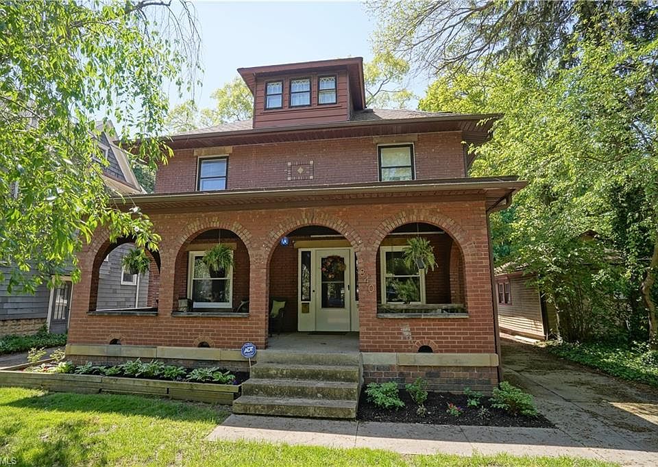 1st image of 840 Elmore Ave