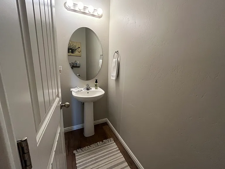 881 Berkeley Dr — Photo 4