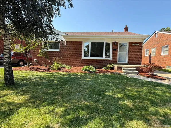 19612 Gaukler St, Saint Clair Shores, MI 48080