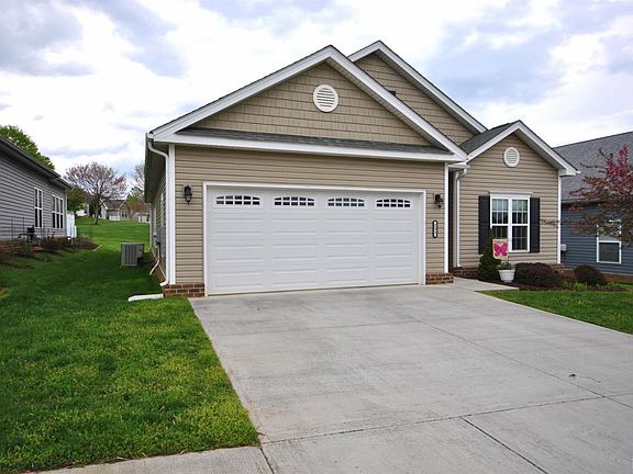 3rd image of 231 Legacy Oaks Cir