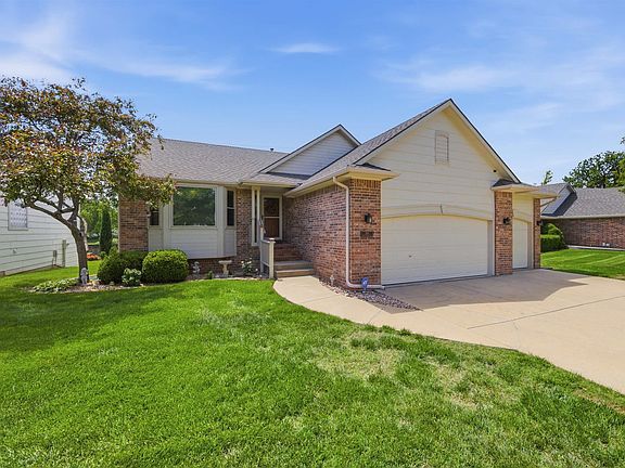 3rd image of 269 S Maple Dunes Ct