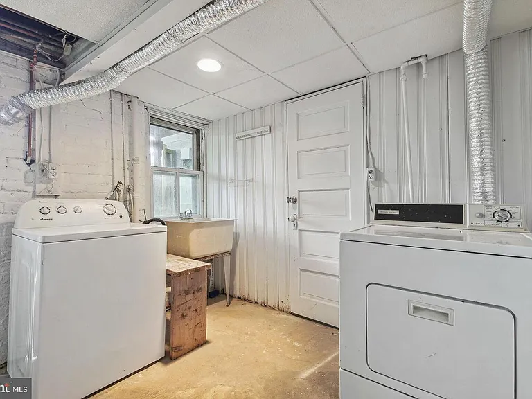 2237 Hall Pl NW — Photo 14