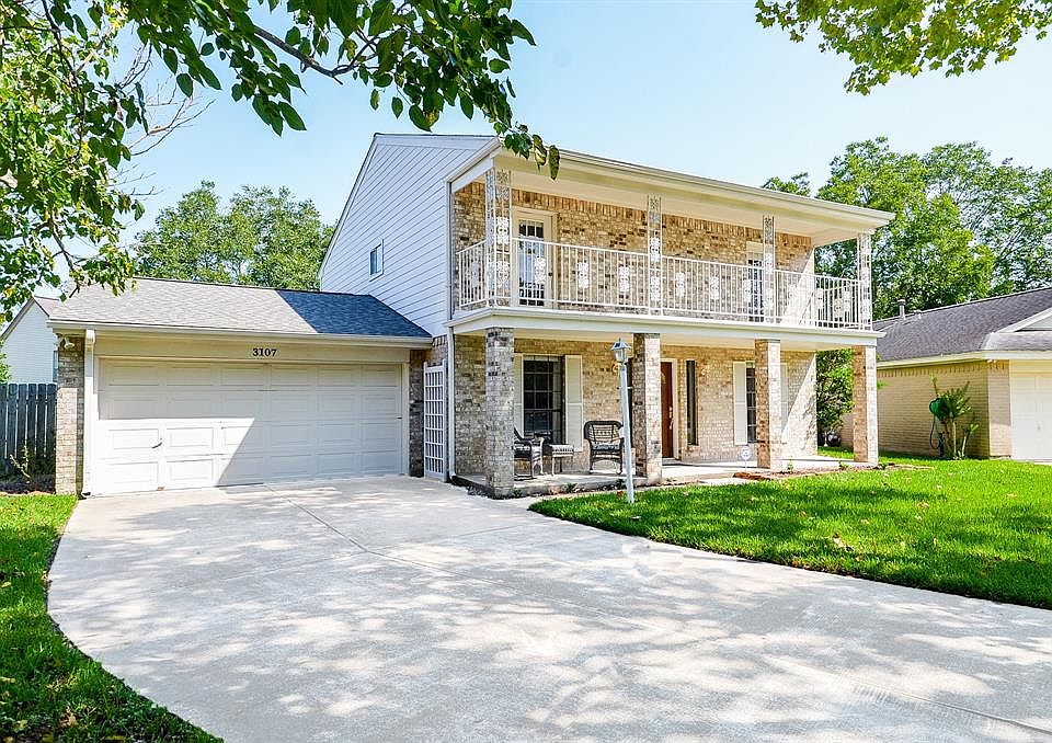 Settle down in a home your family would be proud to call theirs. Youâll fall in love with this stunning atmosphere with mature landscaping and a gorgeous exterior.