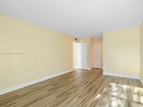 4th image of 1101 River Reach Dr APT 202