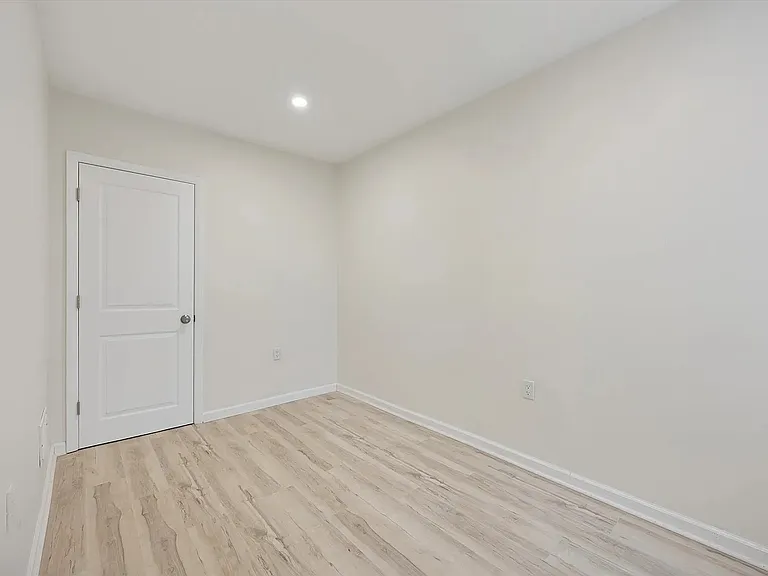 2615 Earp St — Photo 11