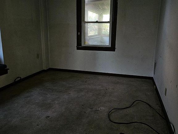 4th image of 13 Parkway Ave