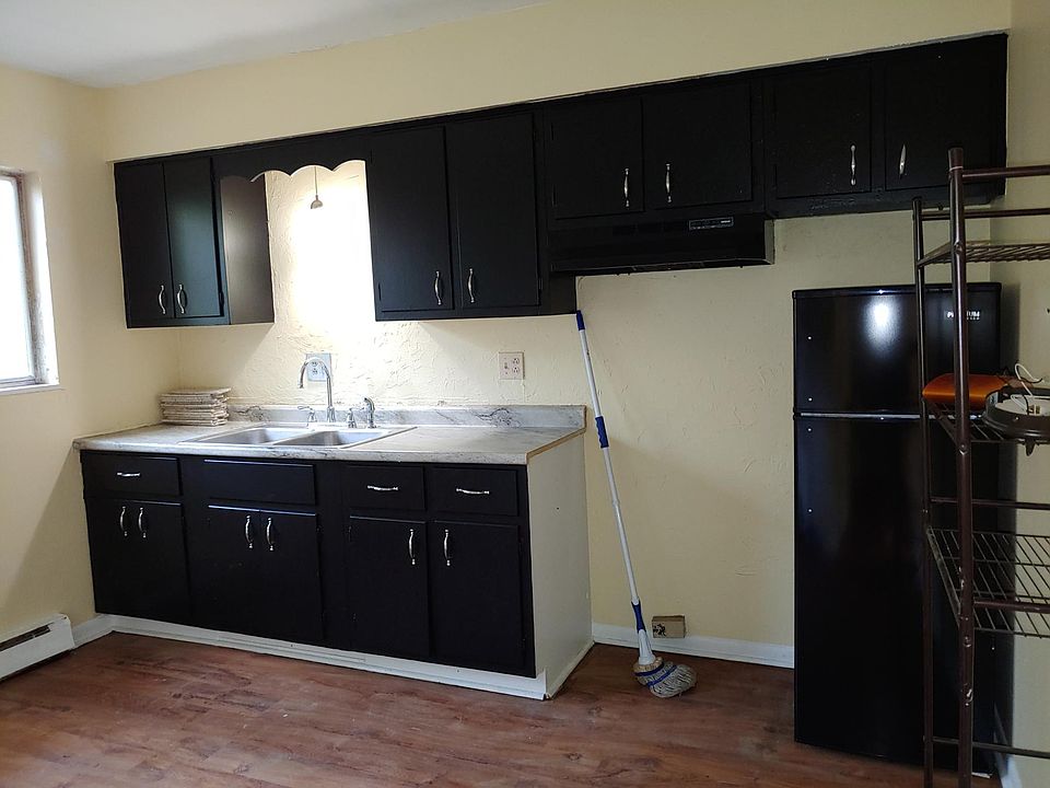 1st image of 650 High St