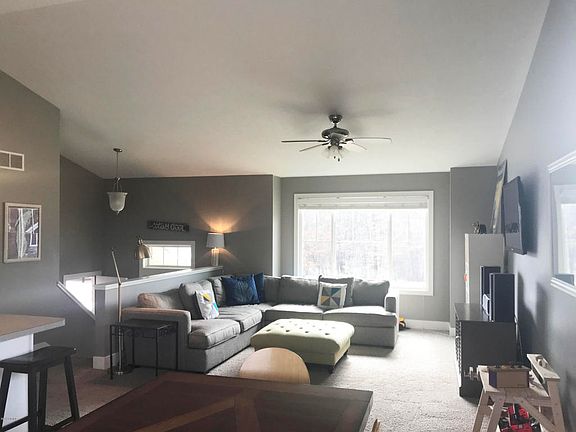 3rd image of 2578 Lawncrest Dr NE