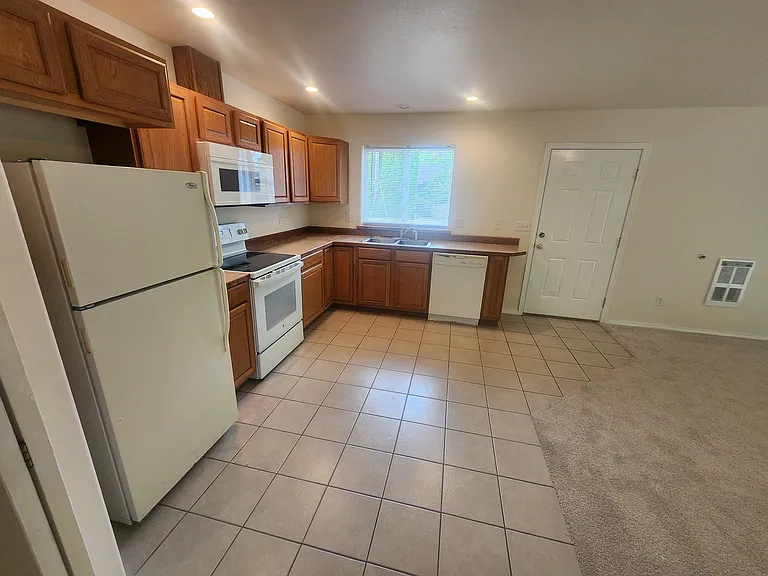 621 Sunnyside Blvd #C — Photo 11