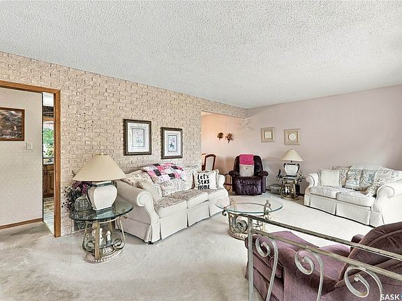 3rd image of 1015 Simcoe Street