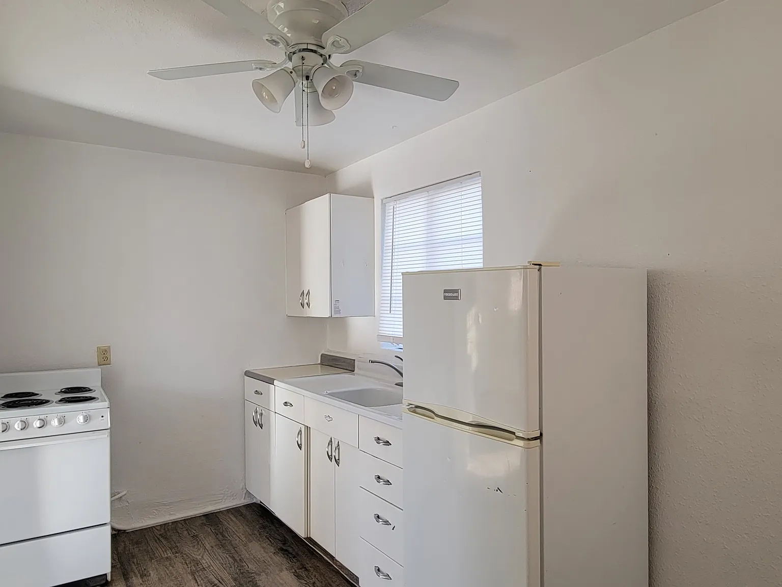 Studio, $895 — Photo 2