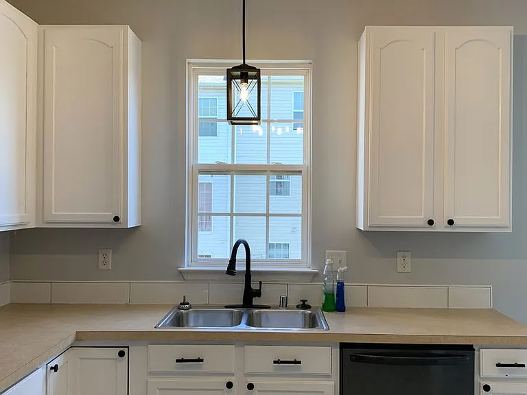 572 S Carlisle St — Photo 14