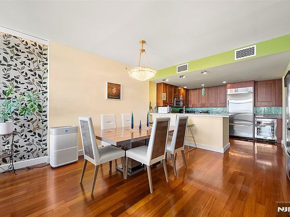 5th image of 8100 River Rd APT 1011