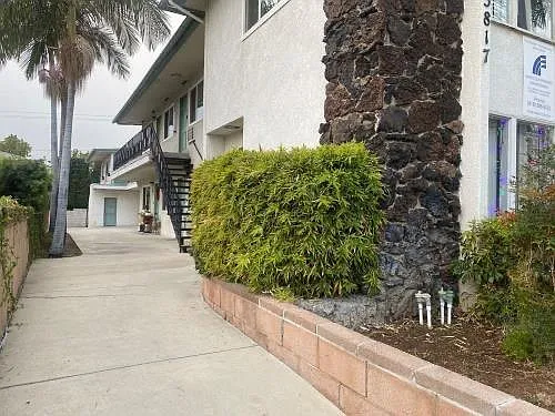5817 Greenleaf Ave #A — Photo 2