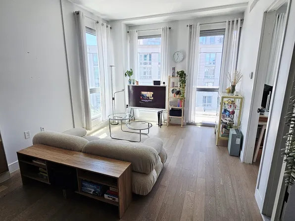 2243 Jackson Ave #4H, Long Island City, NY 11101