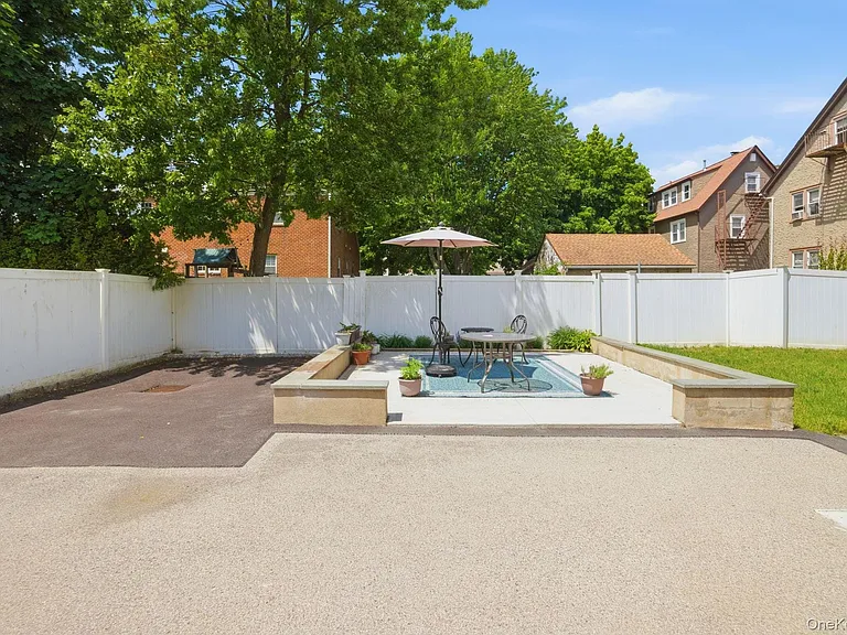 52 Nelson Ave #2 — Photo 9