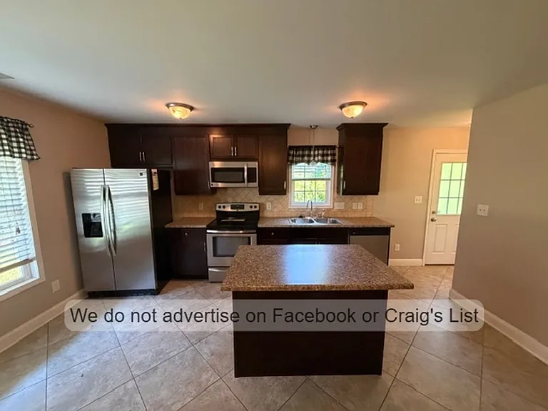 918 Carolina Ave — Photo 3