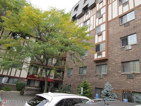 3rd image of 2 Elmwood Park Dr APT 607
