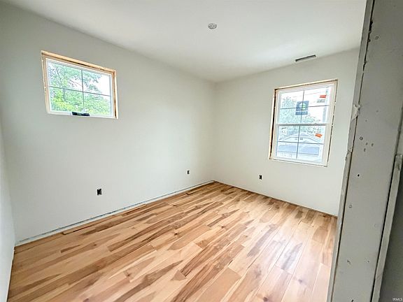 5th image of 1006 Sorin St