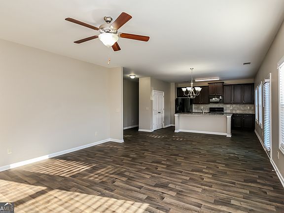 5th image of 870 Walnut Woods Dr