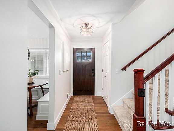 3rd image of 5278 Queensbury Dr SE