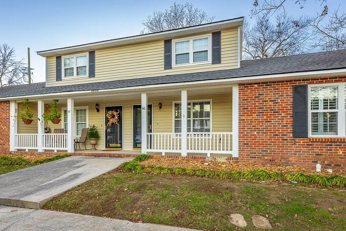Building Photo - 1410 Rosewood Cir #46
