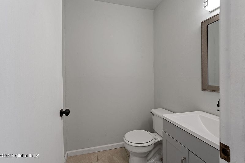 4th image of 25 Warsaw Avenue APT 15