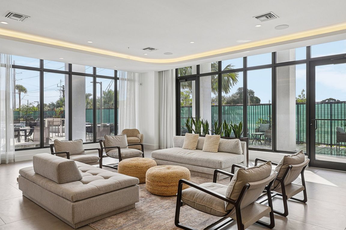 9-web-or-mls-Griffin Rd-2301-909