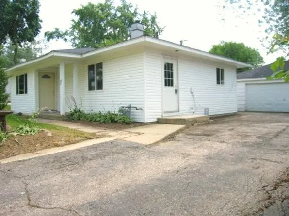 113 Hazard Rd, Carpentersville, IL 60110