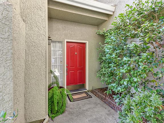 4th image of 108 Elkins Cir