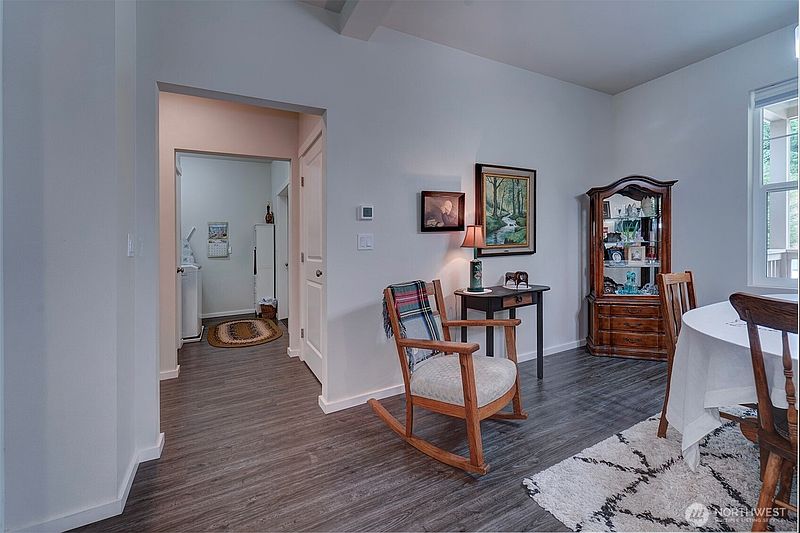 4th image of 510 Mount Constance Way