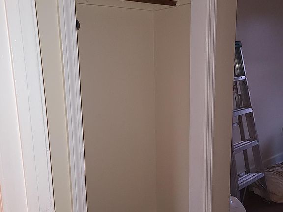 Closet Bedroom 1