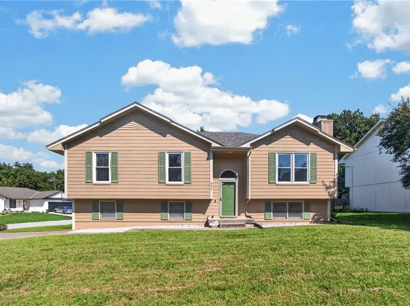 800 NE Bristol Dr, Lees Summit, MO 64086