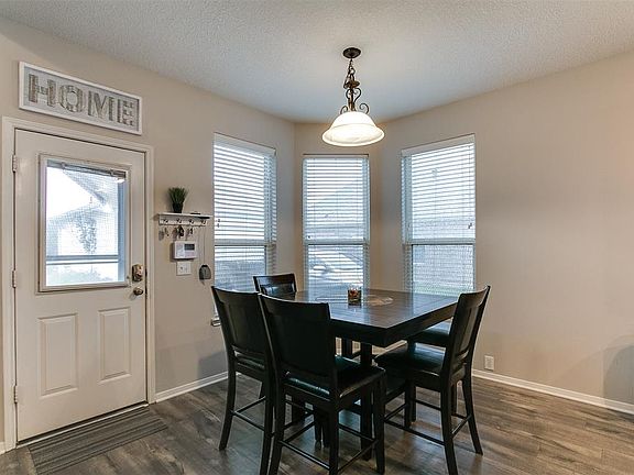 5th image of 2522 Sunny Shores Dr