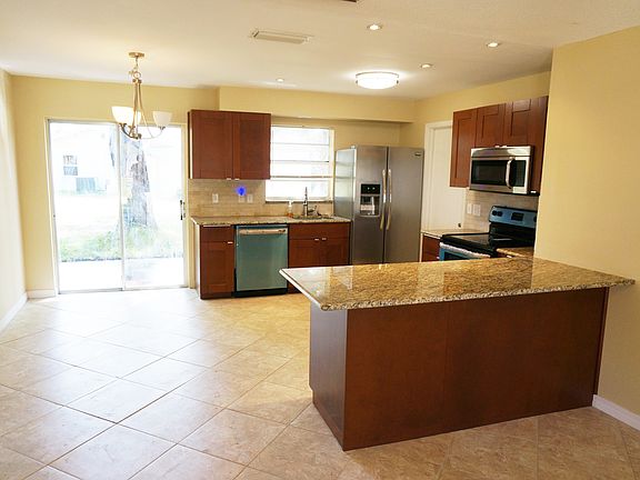 3rd image of 1547 Caribbean Dr