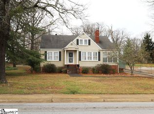 709 N Main St, Greer, SC 29651