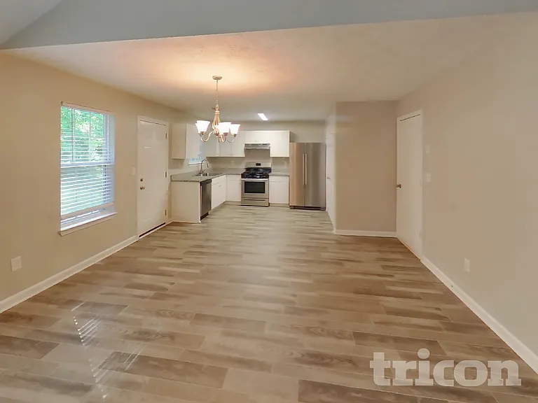 1411 Pebble Ridge Ln — Photo 7