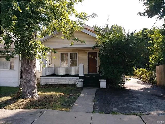 110 Cunningham Ave photo 1